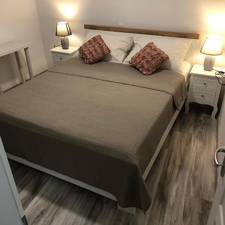 Rooms And Apartments Emily สปลิท ภายนอก รูปภาพ