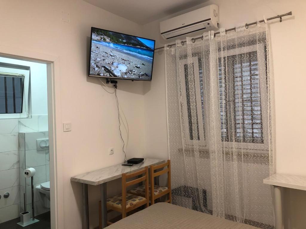 Rooms And Apartments Emily สปลิท ภายนอก รูปภาพ