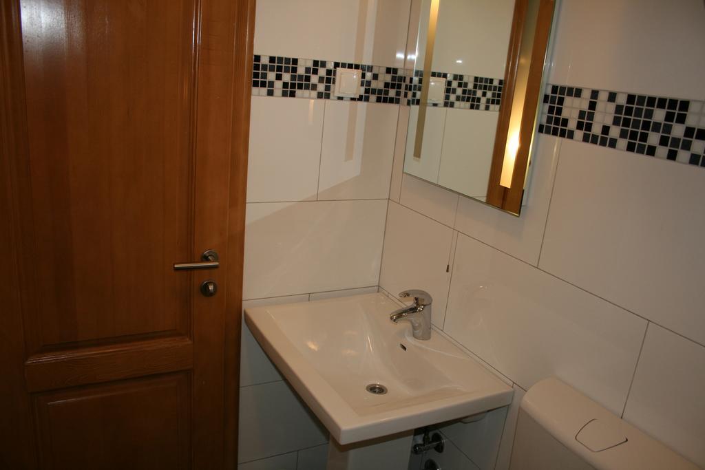 Rooms And Apartments Emily สปลิท ภายนอก รูปภาพ