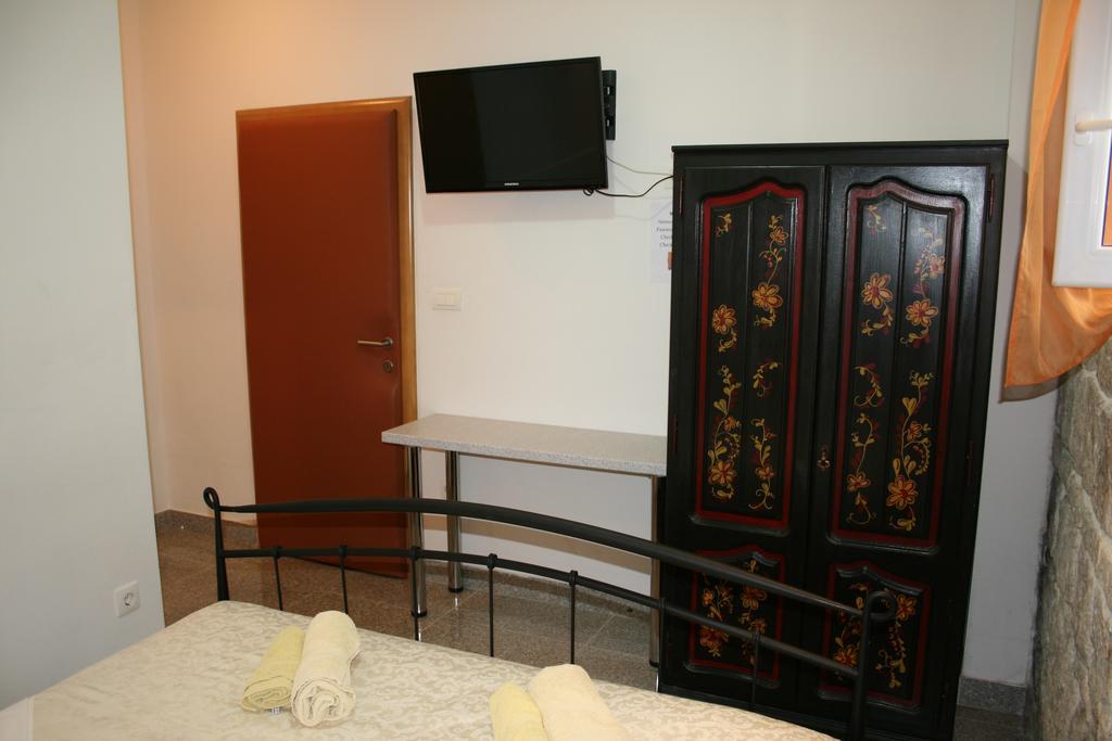 Rooms And Apartments Emily สปลิท ภายนอก รูปภาพ