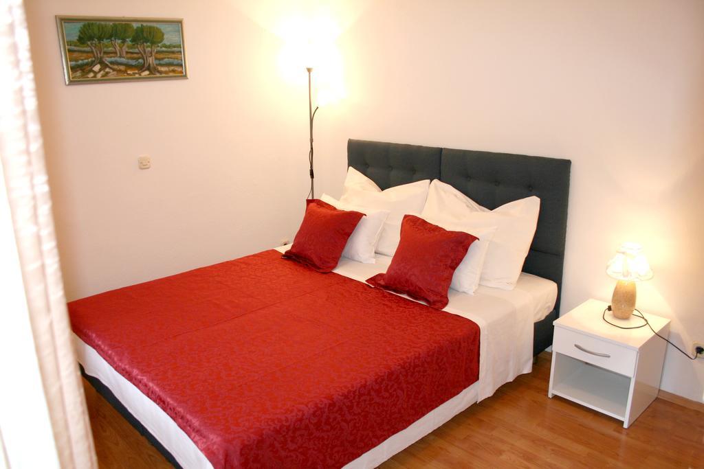 Rooms And Apartments Emily สปลิท ภายนอก รูปภาพ