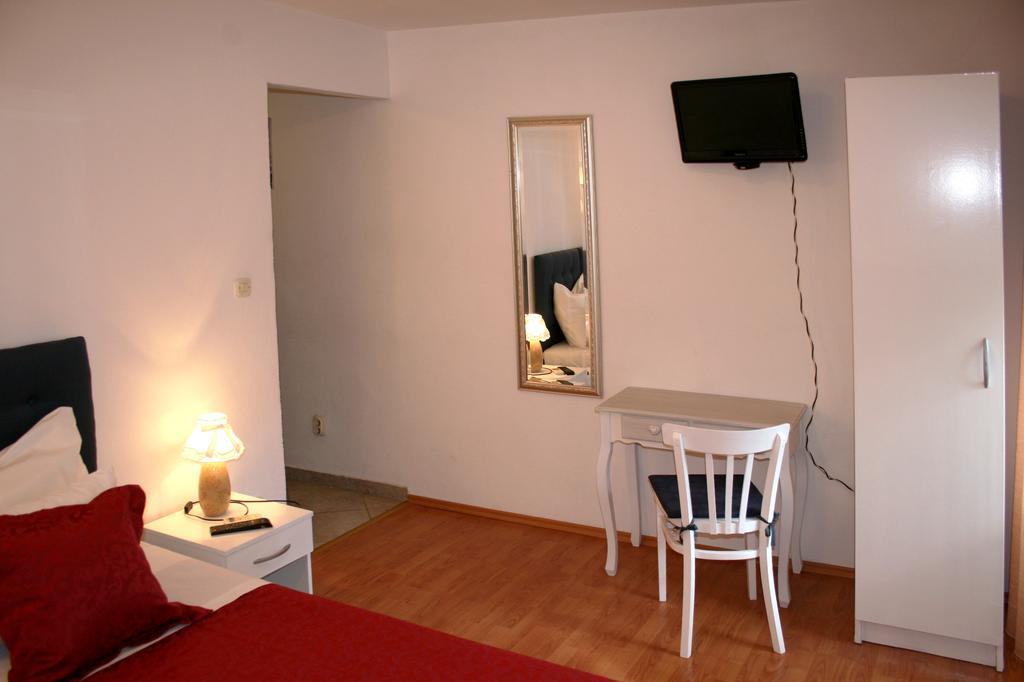 Rooms And Apartments Emily สปลิท ภายนอก รูปภาพ