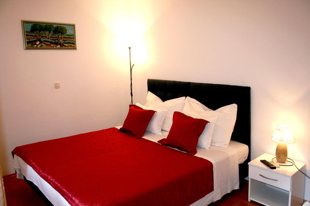 Rooms And Apartments Emily สปลิท ภายนอก รูปภาพ