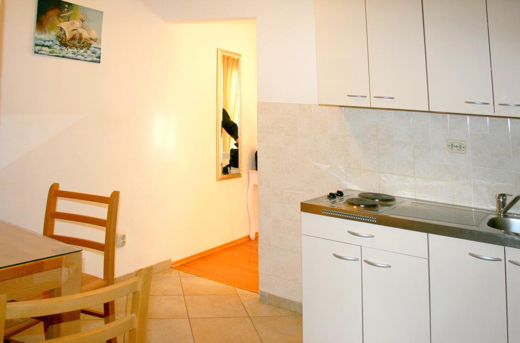 Rooms And Apartments Emily สปลิท ภายนอก รูปภาพ