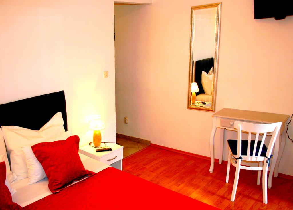 Rooms And Apartments Emily สปลิท ภายนอก รูปภาพ