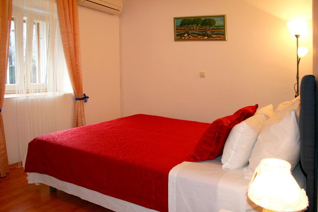 Rooms And Apartments Emily สปลิท ภายนอก รูปภาพ
