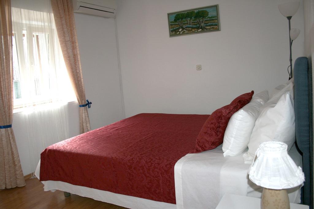 Rooms And Apartments Emily สปลิท ภายนอก รูปภาพ