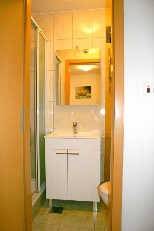 Rooms And Apartments Emily สปลิท ภายนอก รูปภาพ