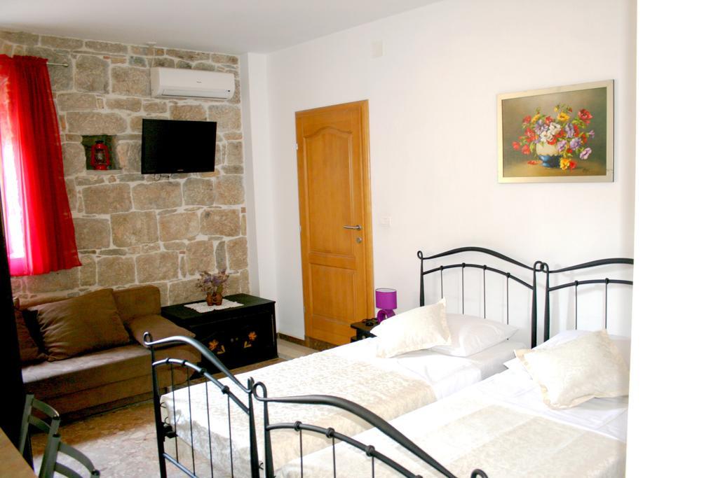 Rooms And Apartments Emily สปลิท ภายนอก รูปภาพ