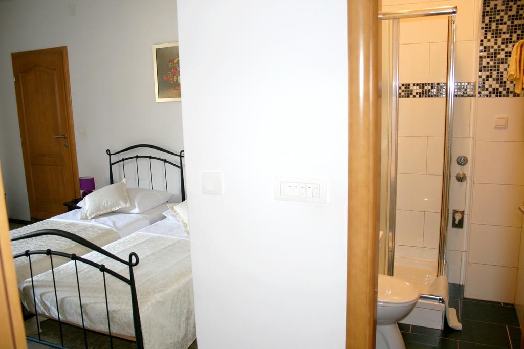 Rooms And Apartments Emily สปลิท ภายนอก รูปภาพ