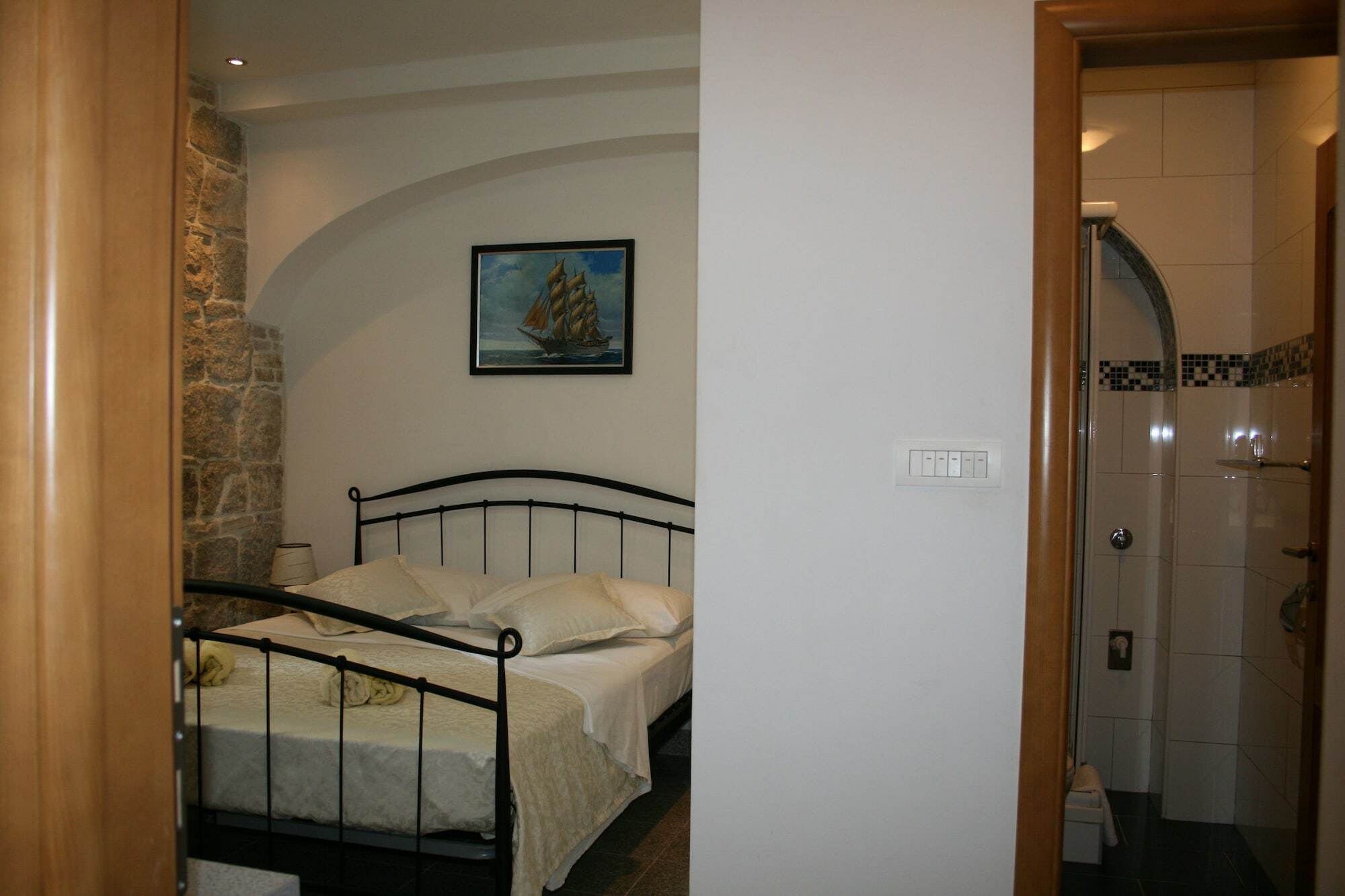 Rooms And Apartments Emily สปลิท ภายนอก รูปภาพ